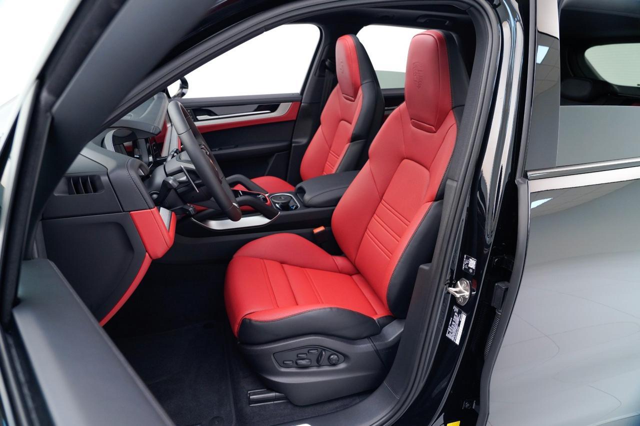 2026 Porsche Cayenne E-Hybrid Pompano Beach FL