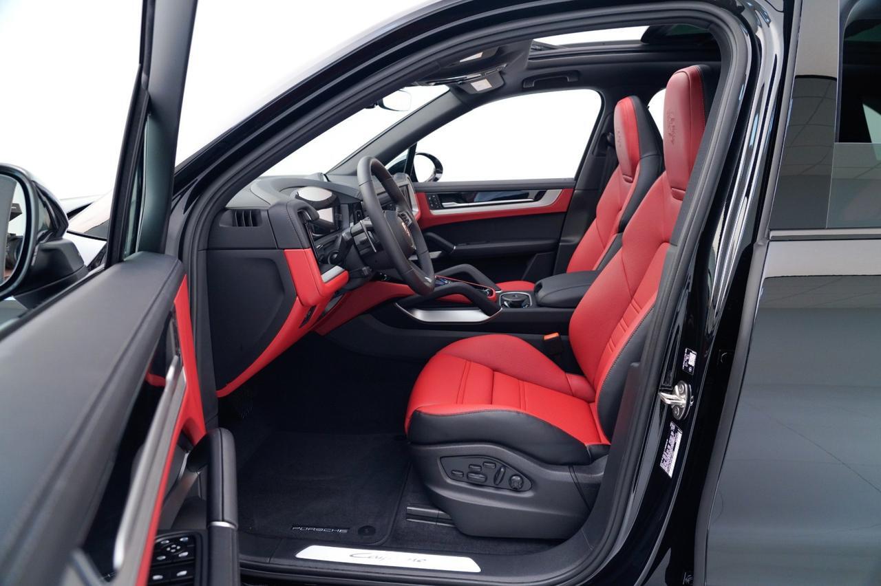 2026 Porsche Cayenne E-Hybrid Pompano Beach FL