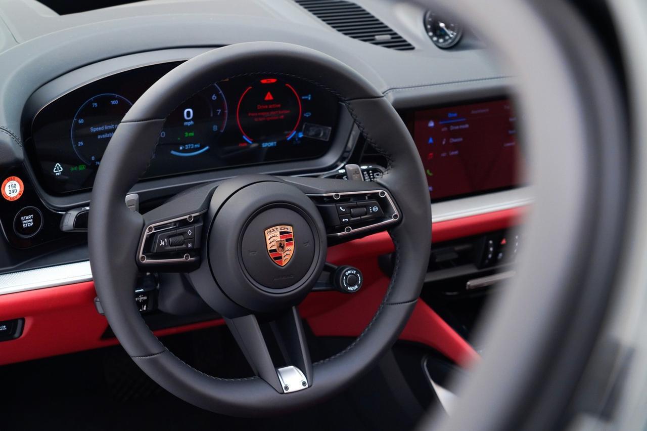 2026 Porsche Cayenne E-Hybrid Pompano Beach FL