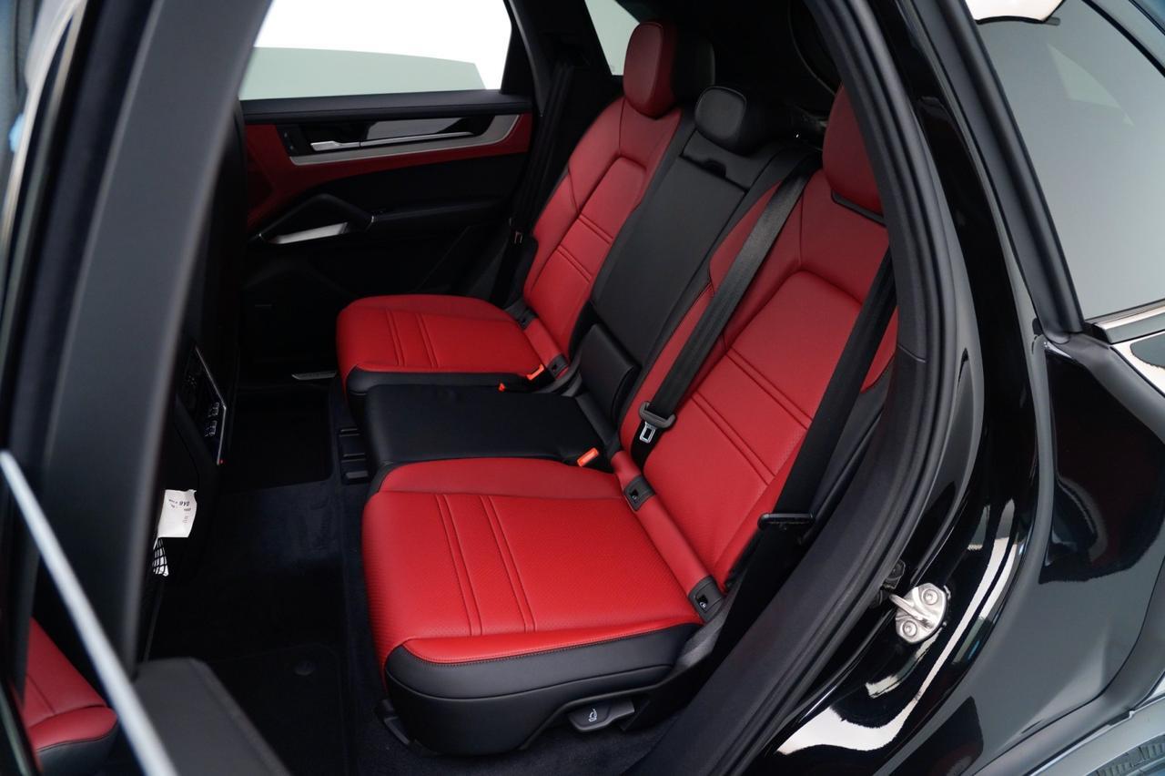 2026 Porsche Cayenne E-Hybrid Pompano Beach FL