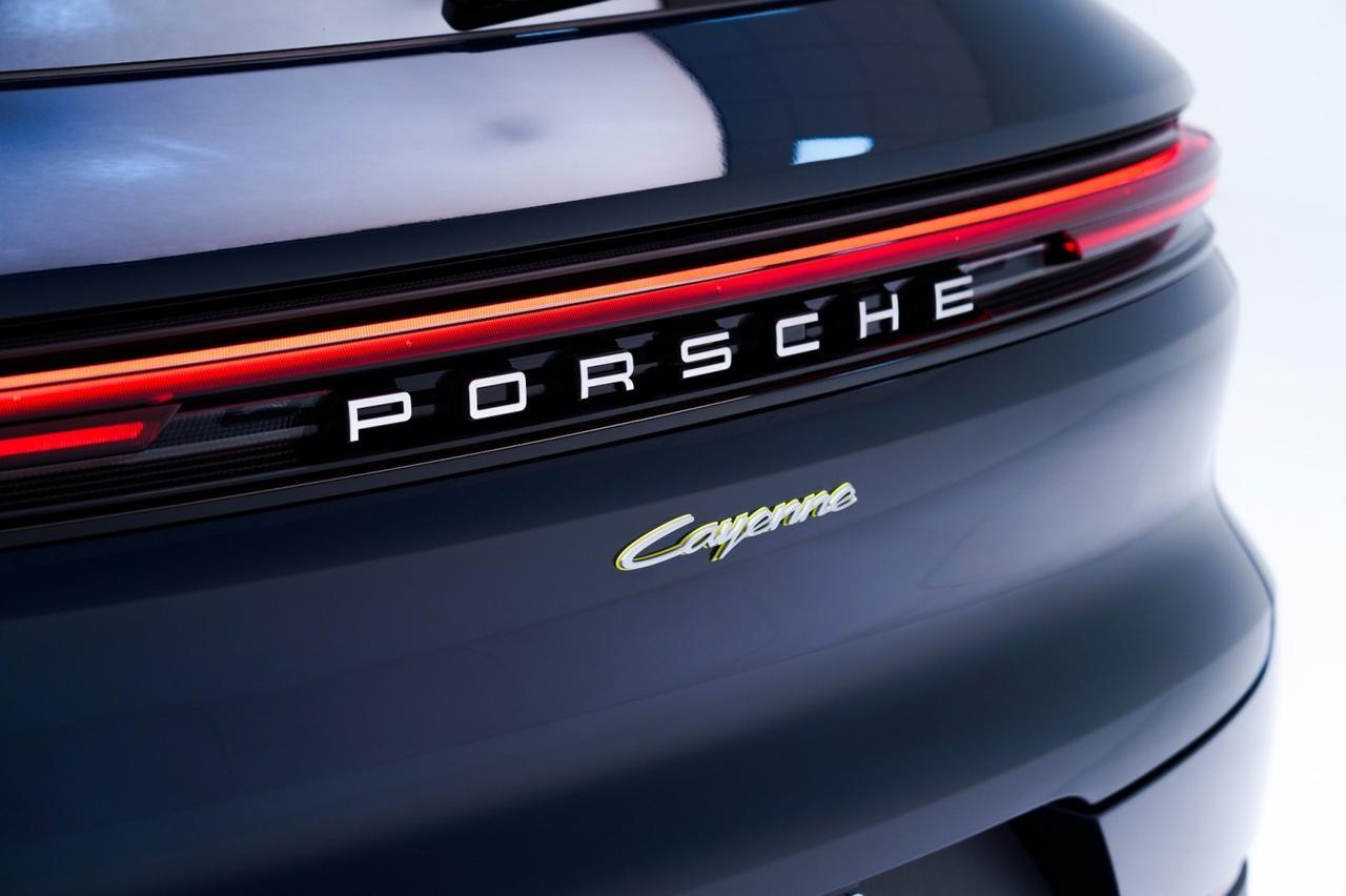 2026 Porsche Cayenne E-Hybrid Pompano Beach FL