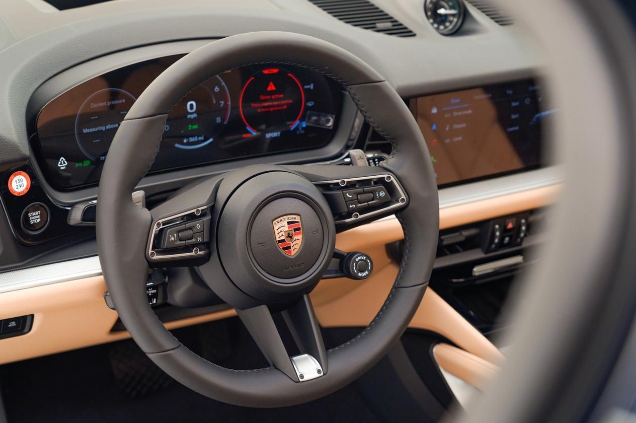 2026 Porsche Cayenne E-Hybrid Pompano Beach FL