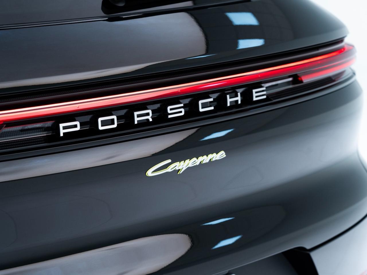 2026 Porsche Cayenne E-Hybrid Pompano Beach FL