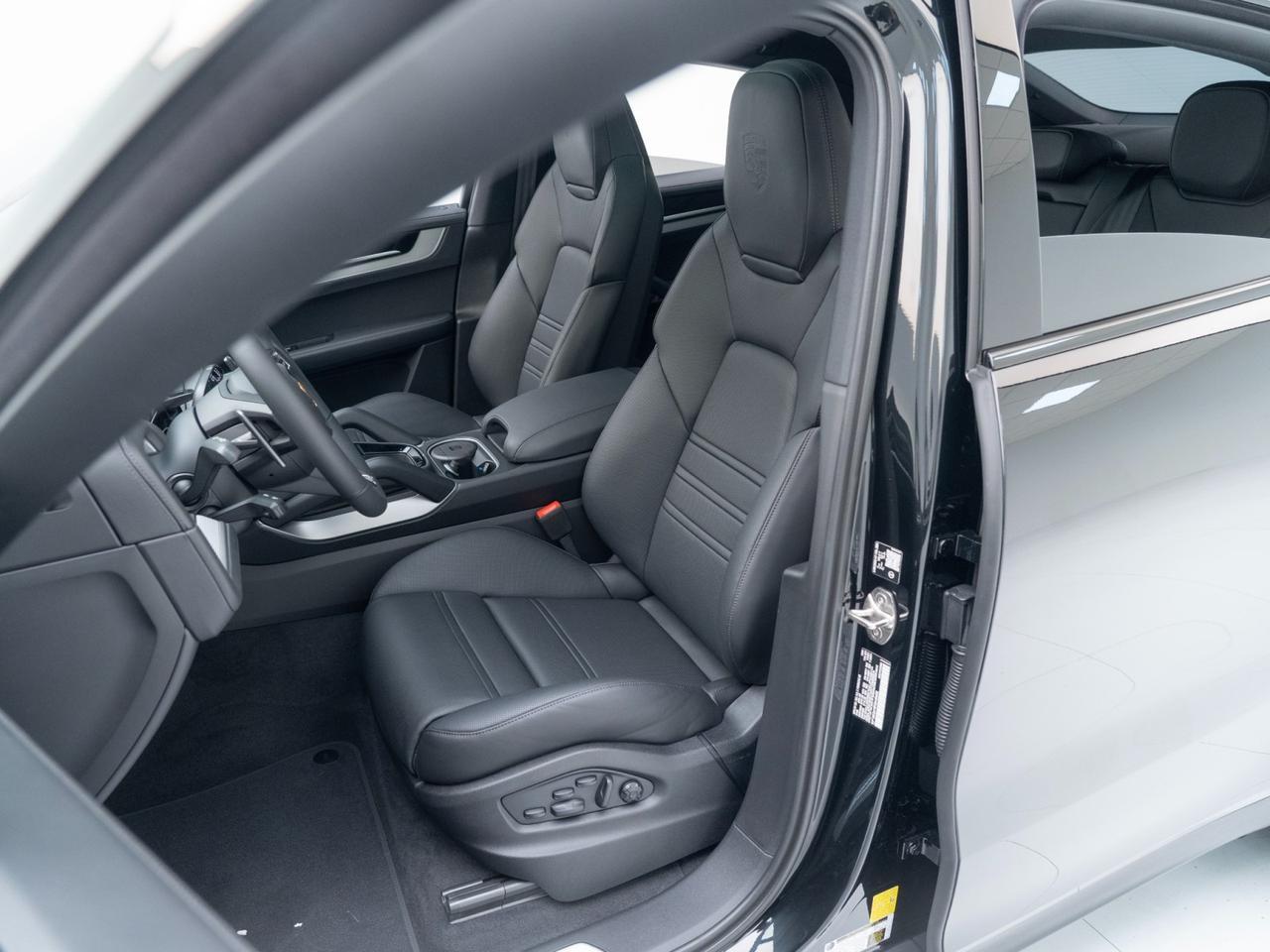 2026 Porsche Cayenne E-Hybrid Pompano Beach FL