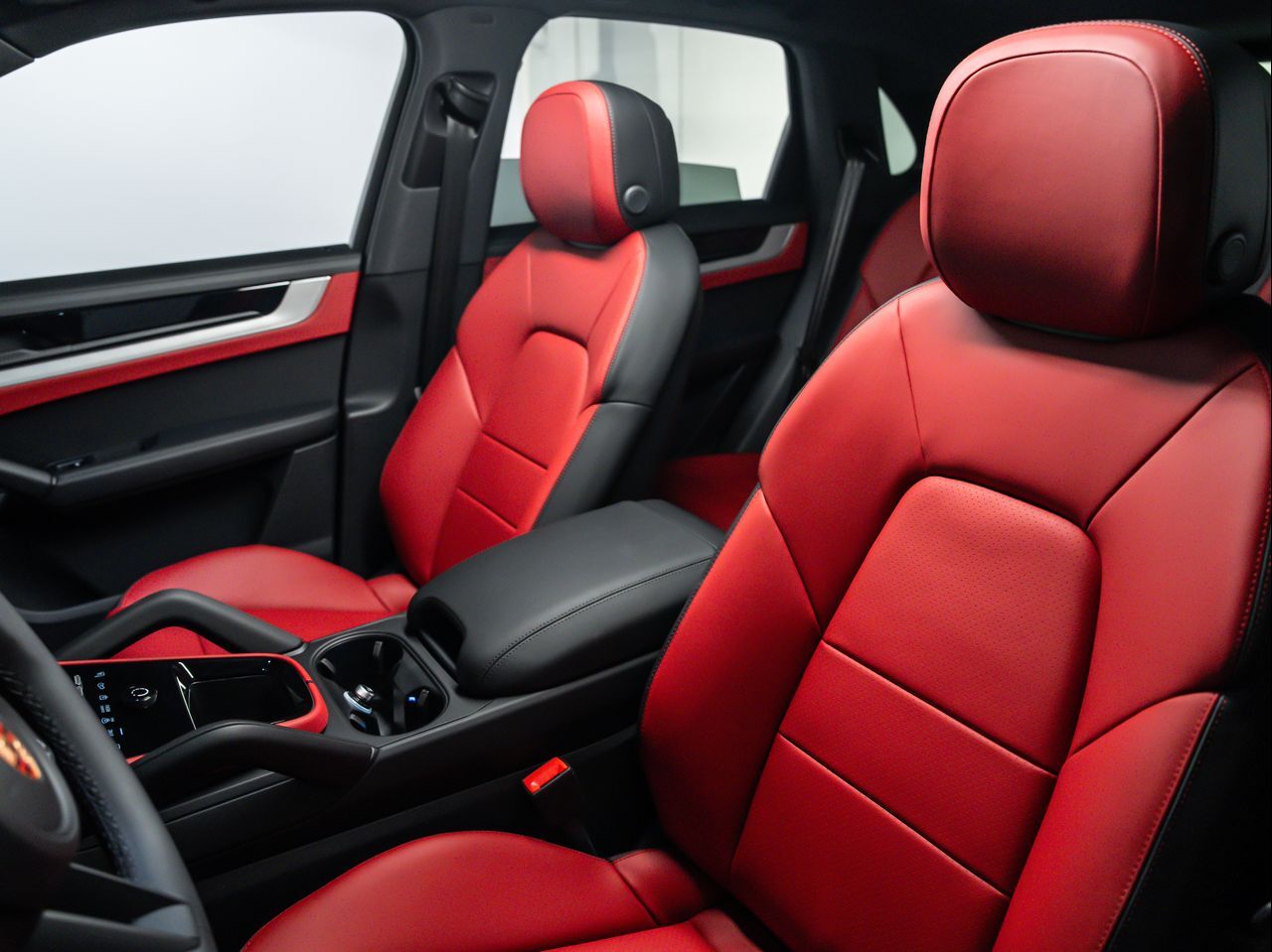 2026 Porsche Cayenne E-Hybrid photo 4