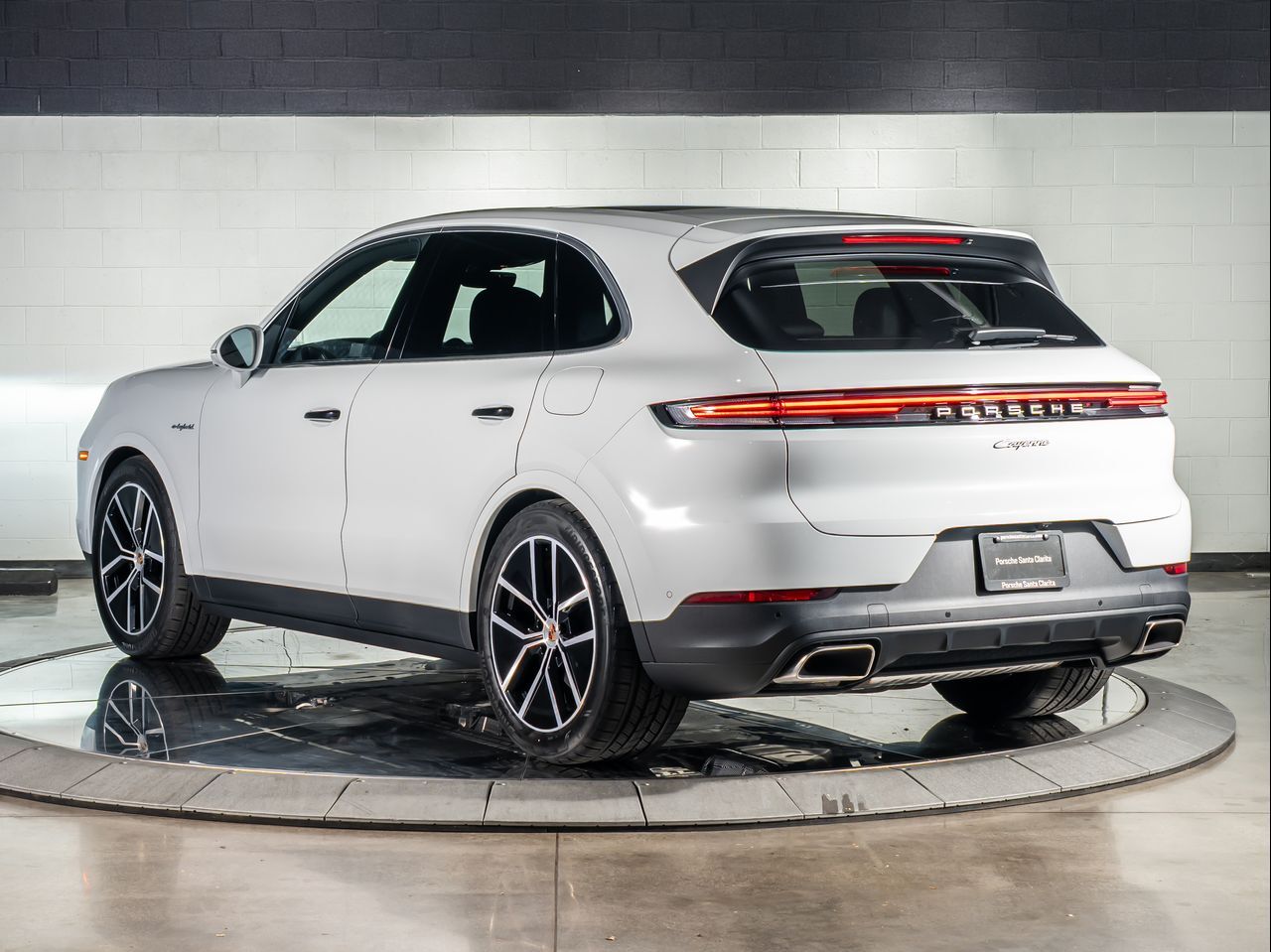 2026 Porsche Cayenne E-Hybrid photo 2