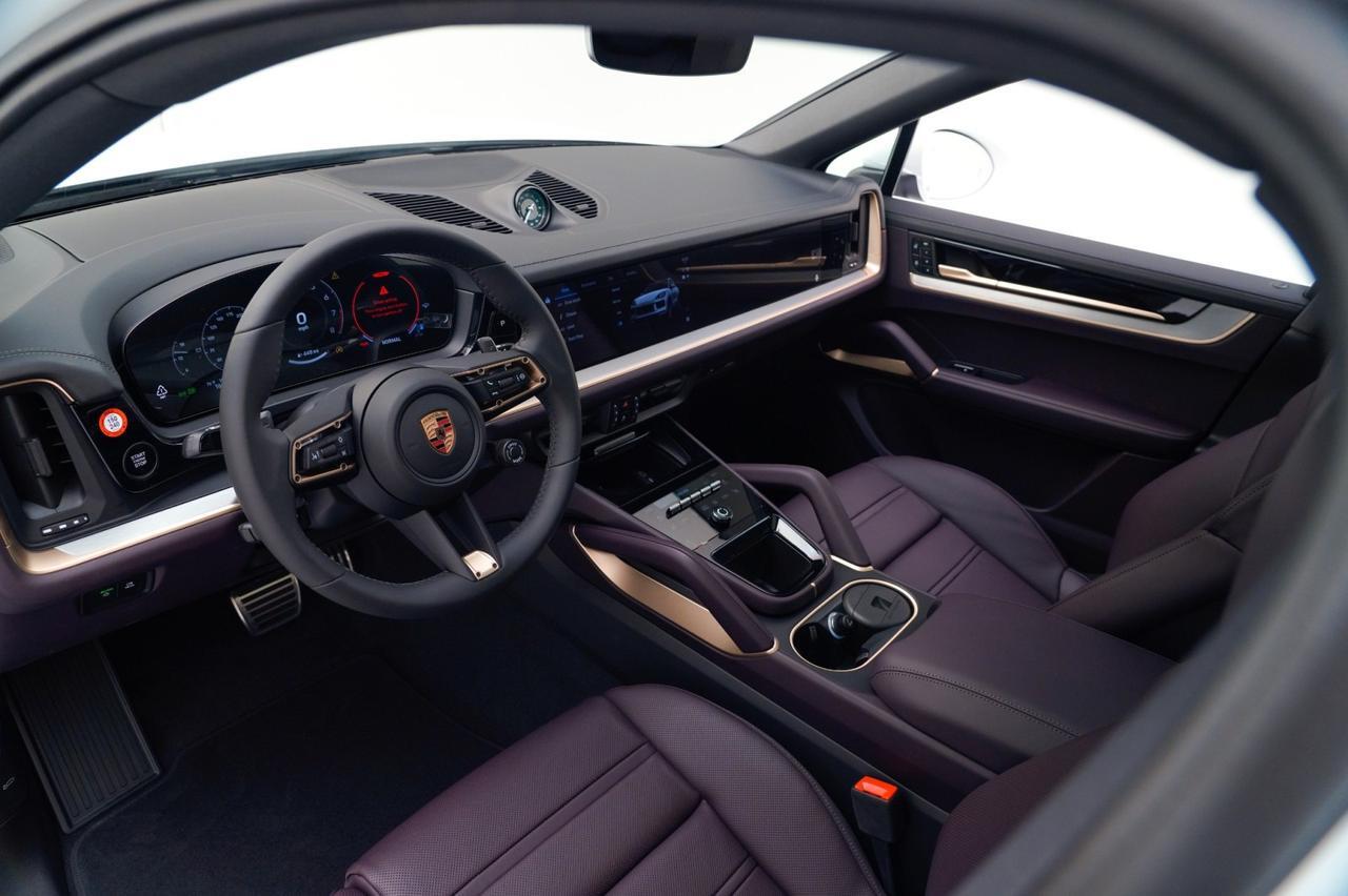 2026 Porsche Cayenne S Coupe photo 3