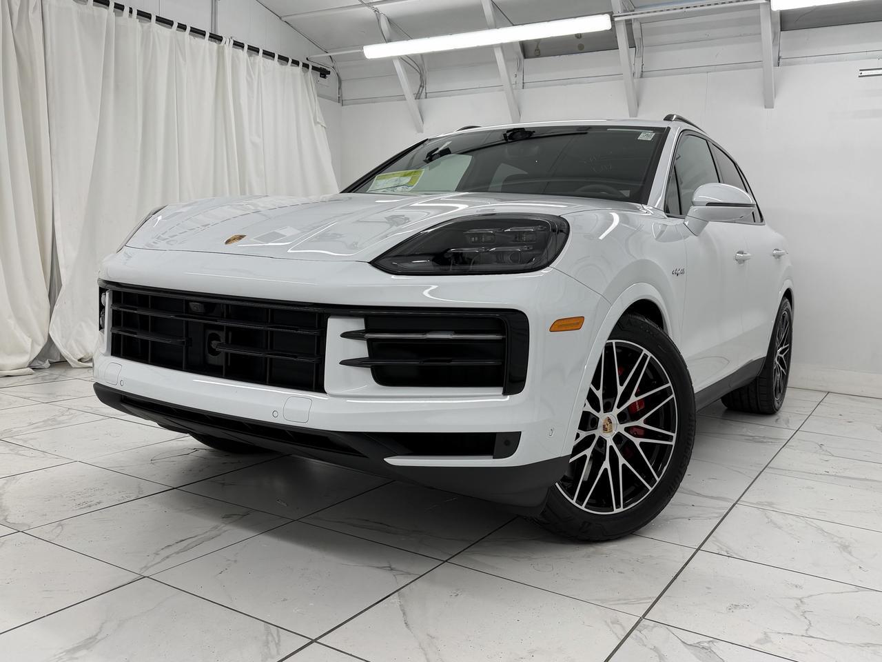 2026 Porsche Cayenne S E-Hybrid - Photo 8