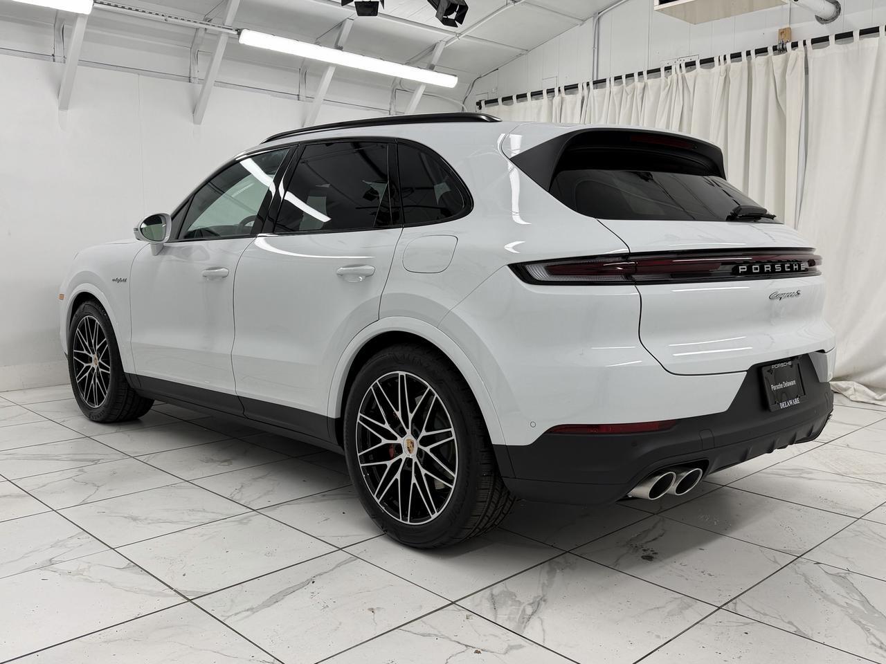 2026 Porsche Cayenne S E-Hybrid - Photo 14