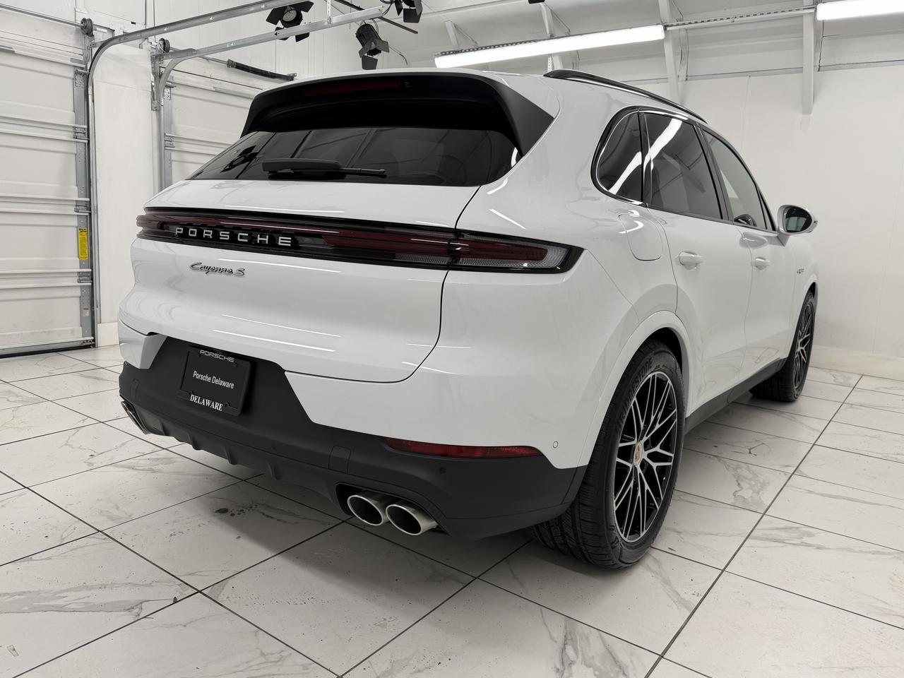 2026 Porsche Cayenne S E-Hybrid - Photo 12