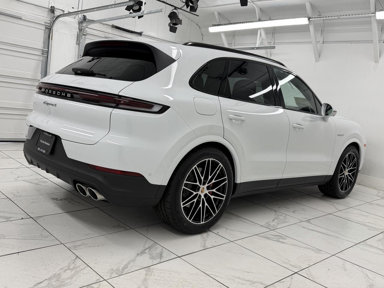 2026 Porsche Cayenne S E-Hybrid - Photo 11