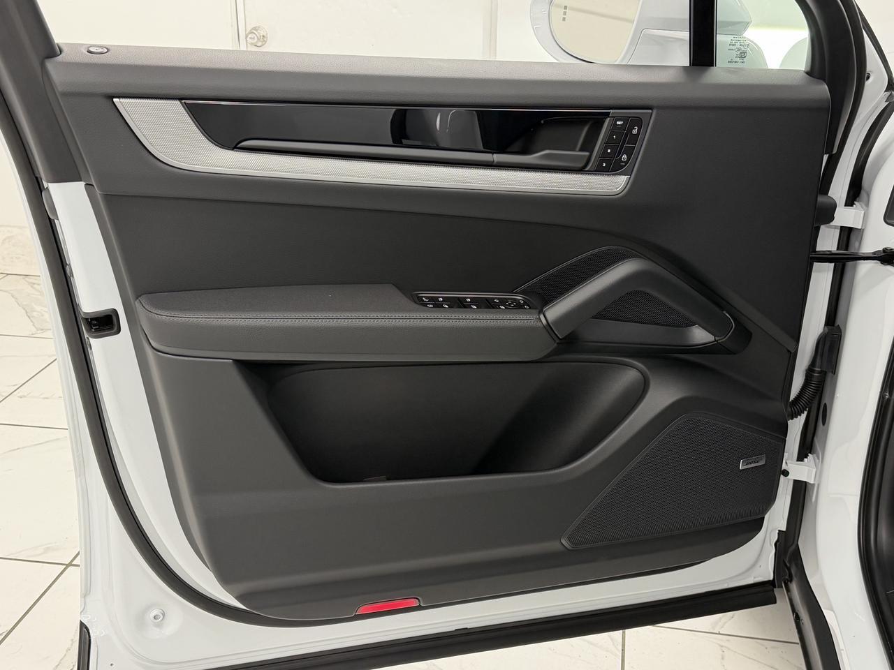 2026 Porsche Cayenne S E-Hybrid - Photo 27