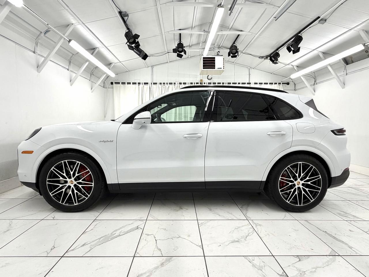 2026 Porsche Cayenne S E-Hybrid - Photo 15