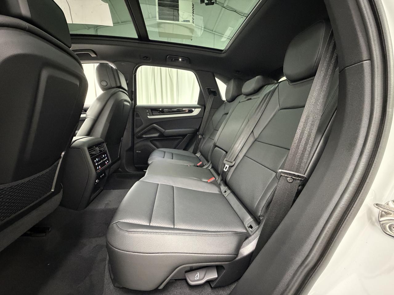 2026 Porsche Cayenne S E-Hybrid - Photo 20