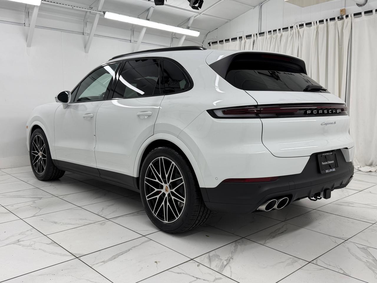 2026 Porsche Cayenne S photo 3