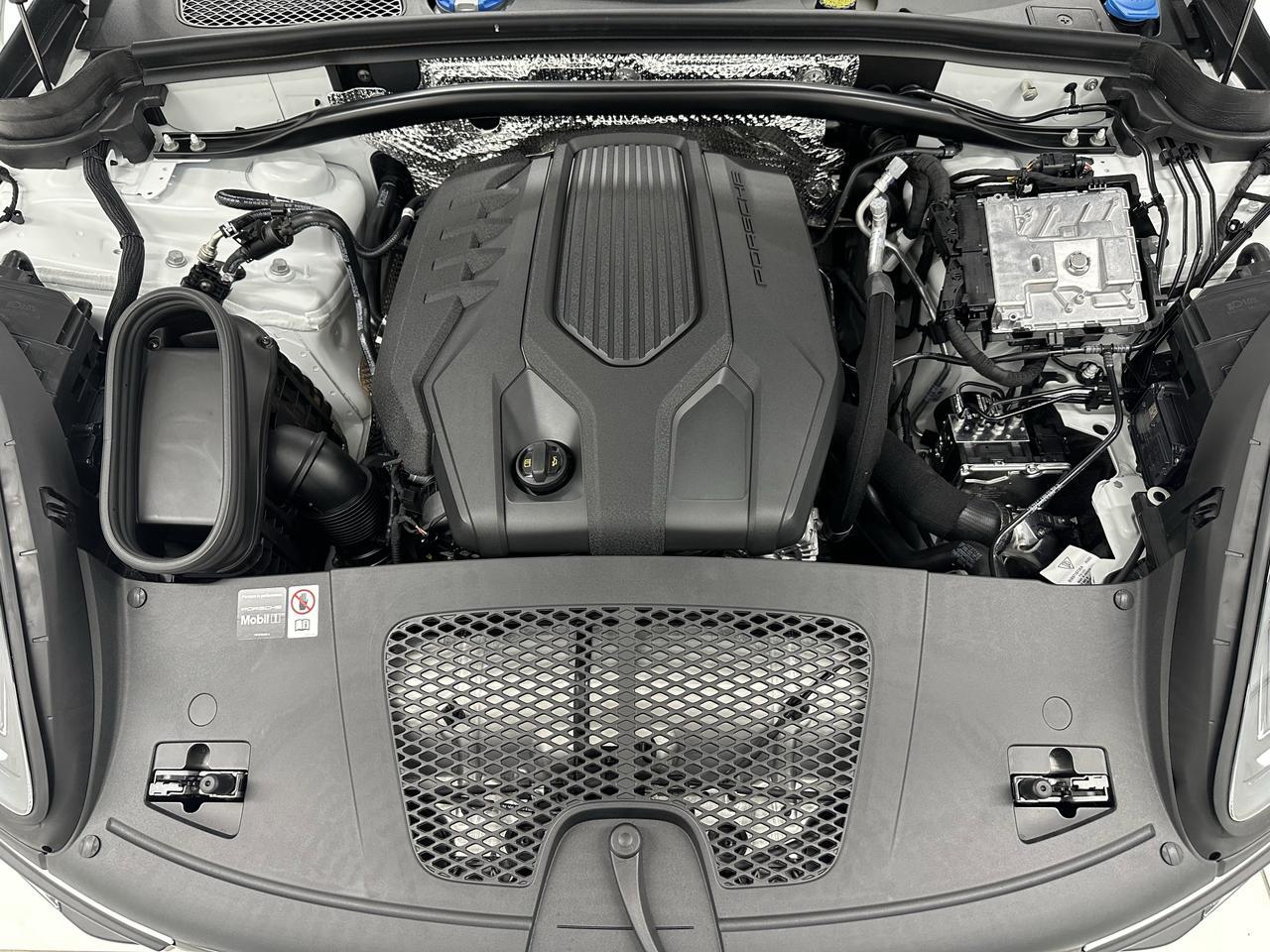 2026 Porsche Macan Newark DE