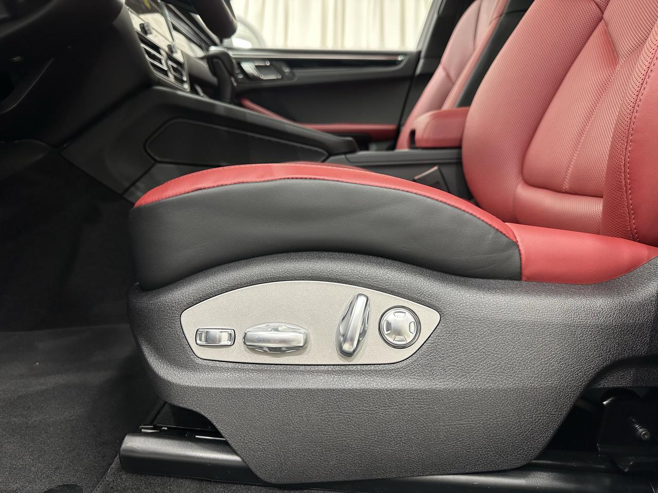 2026 Porsche Macan Newark DE