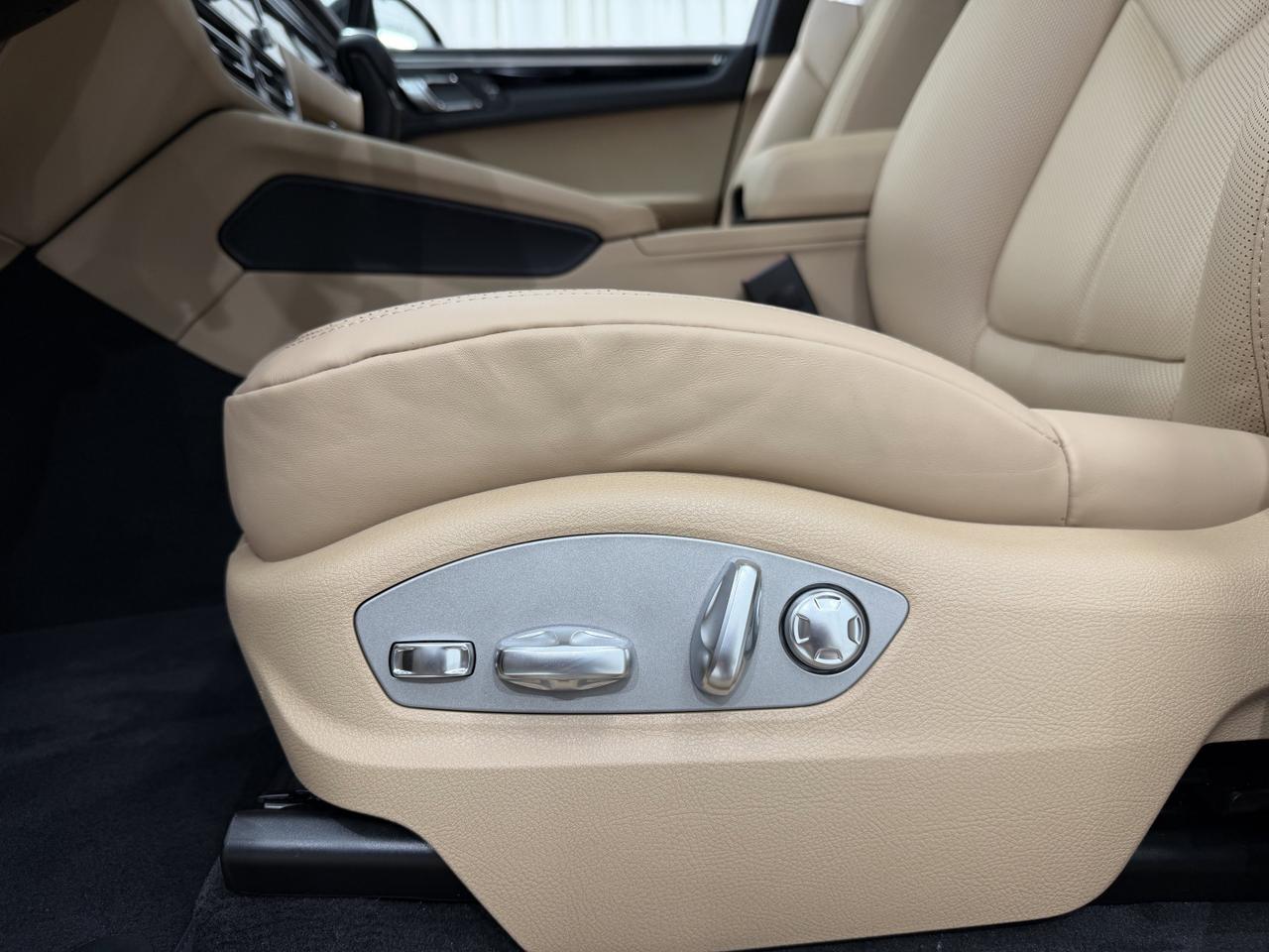 2026 Porsche Macan Newark DE