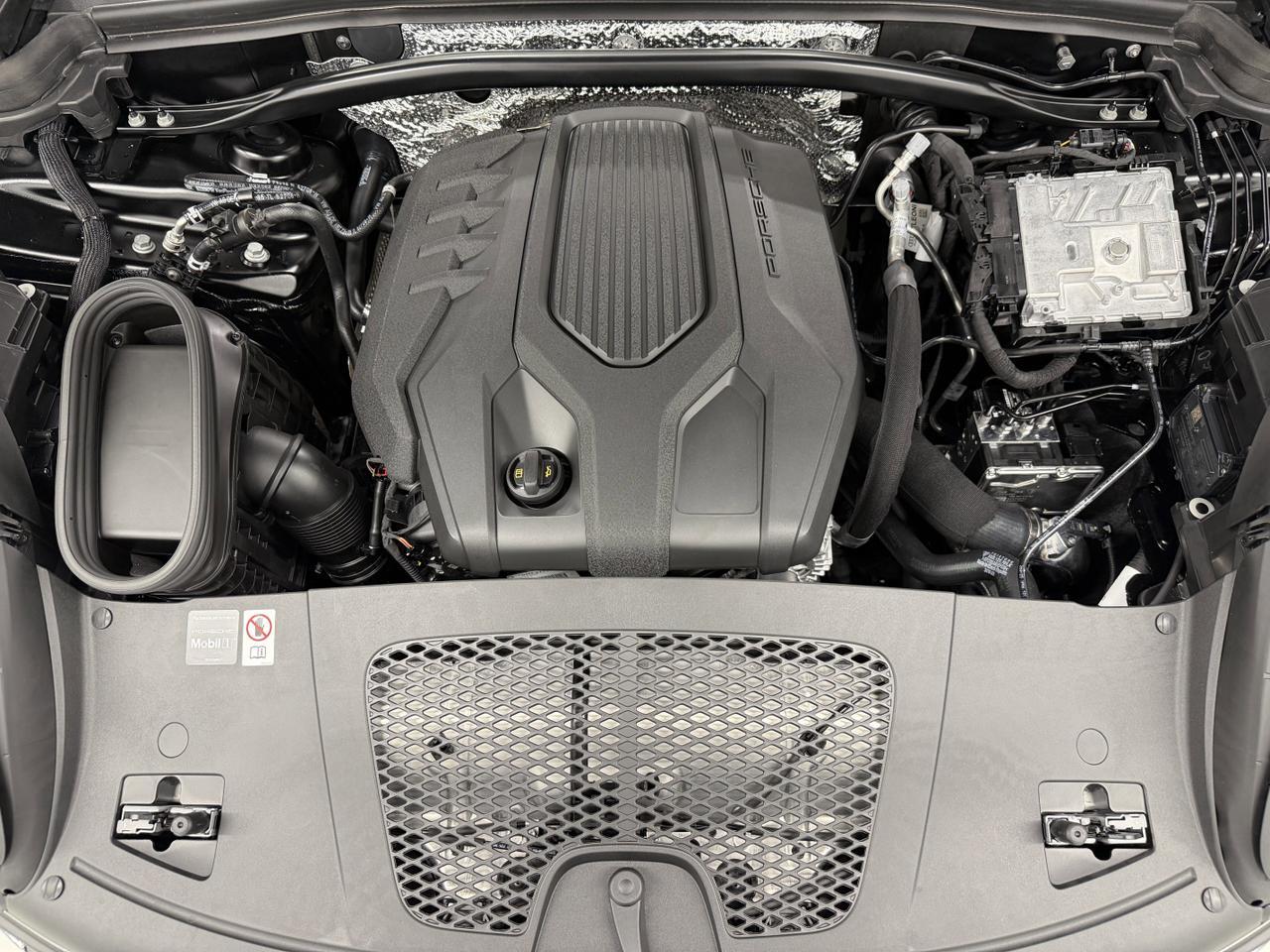 2026 Porsche Macan Newark DE