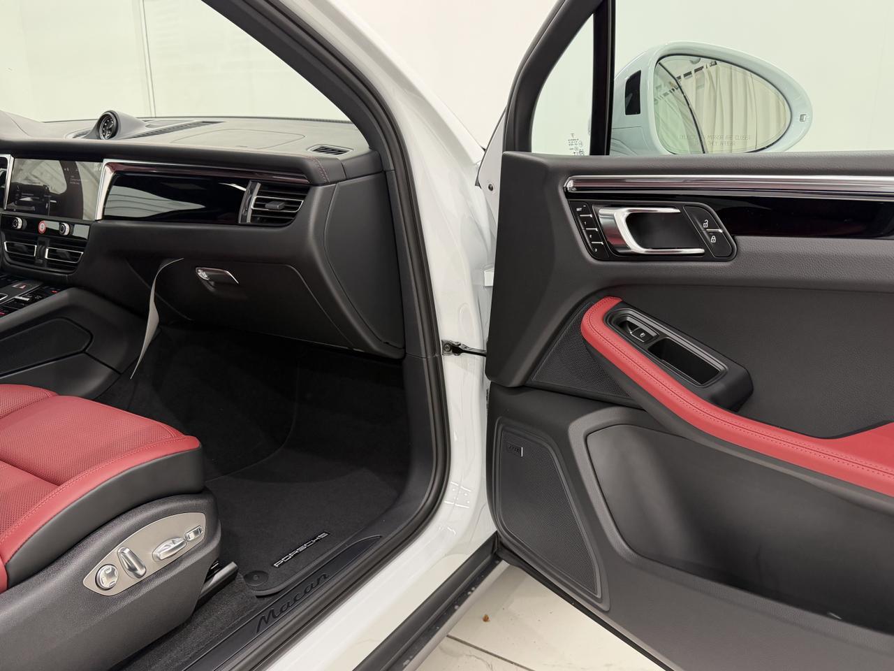 2026 Porsche Macan Newark DE