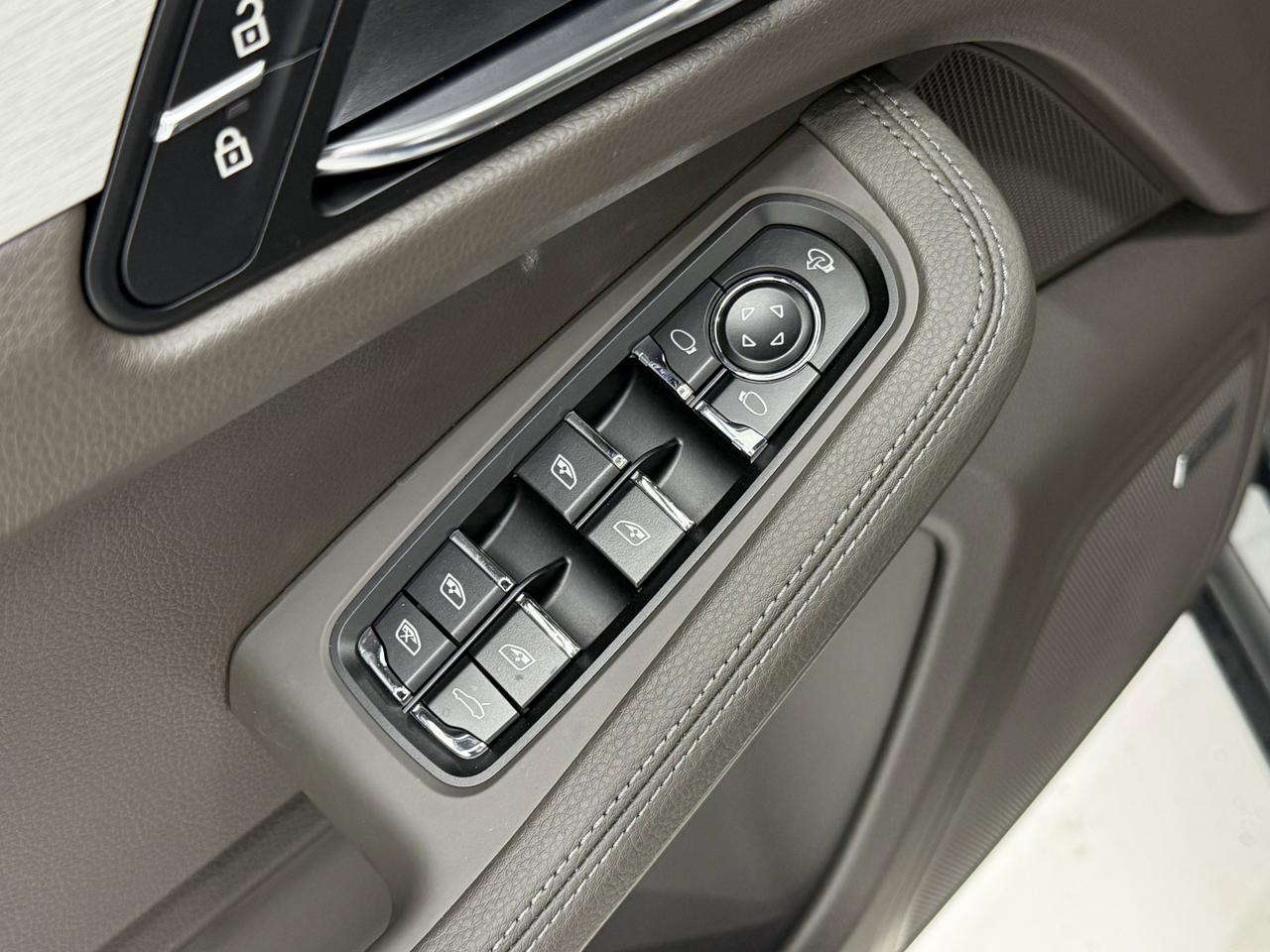 2026 Porsche Macan Newark DE