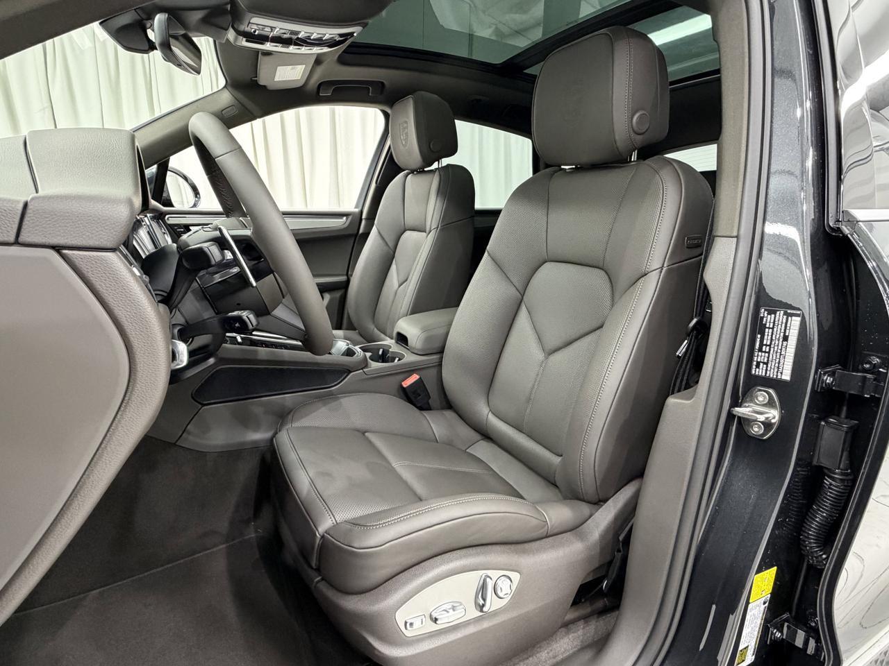 2026 Porsche Macan Newark DE