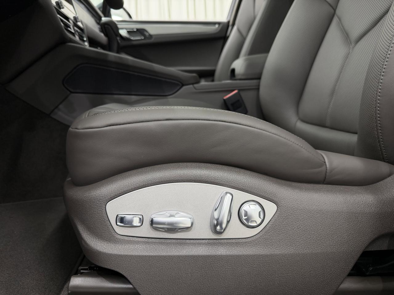 2026 Porsche Macan Newark DE