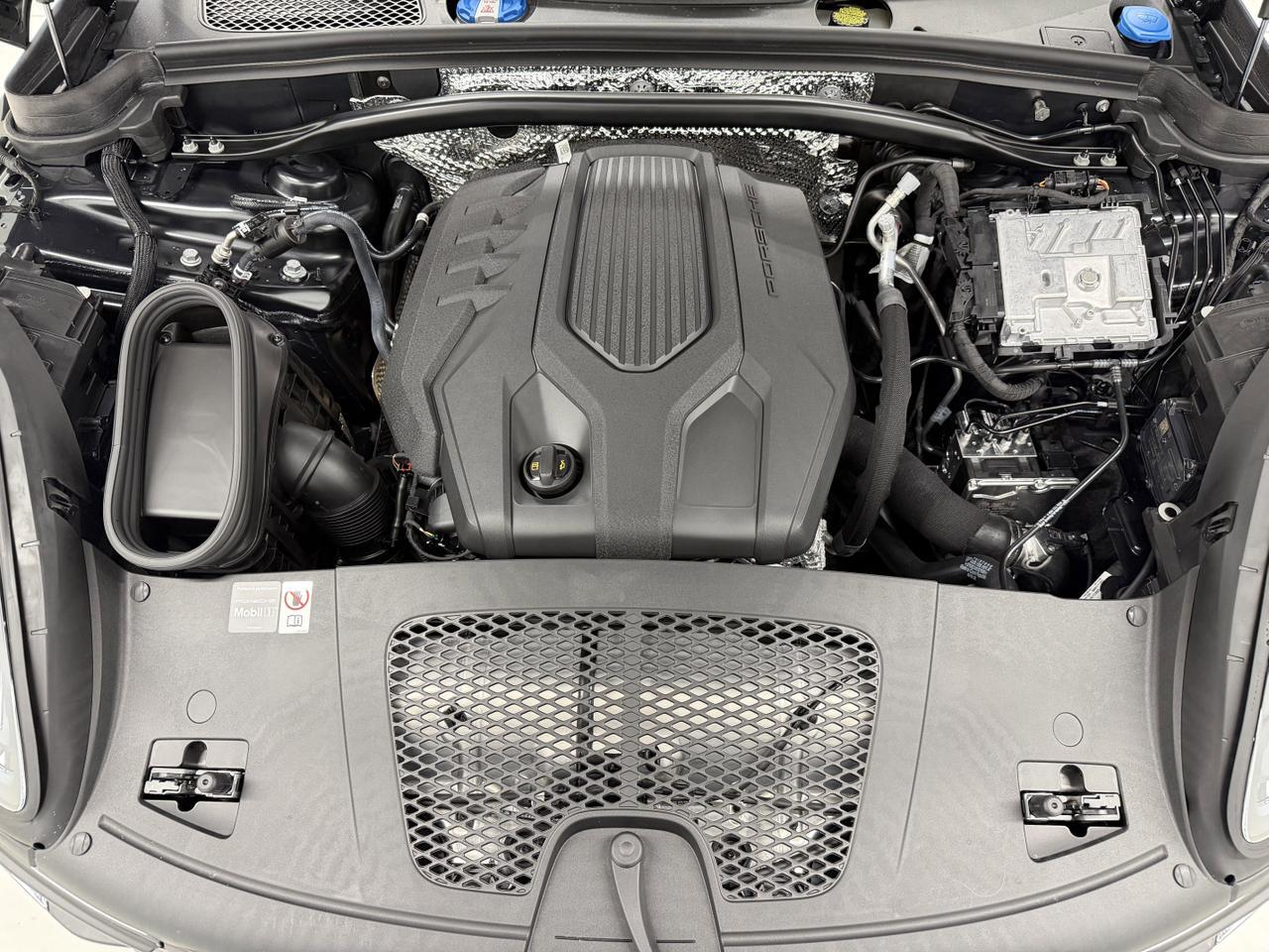 2026 Porsche Macan Newark DE