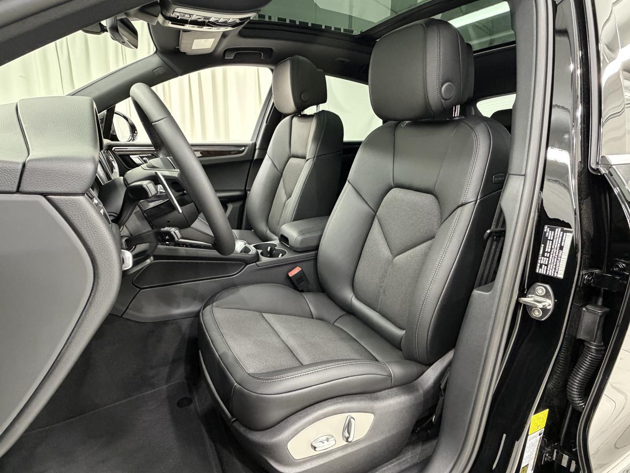 2026 Porsche Macan Newark DE