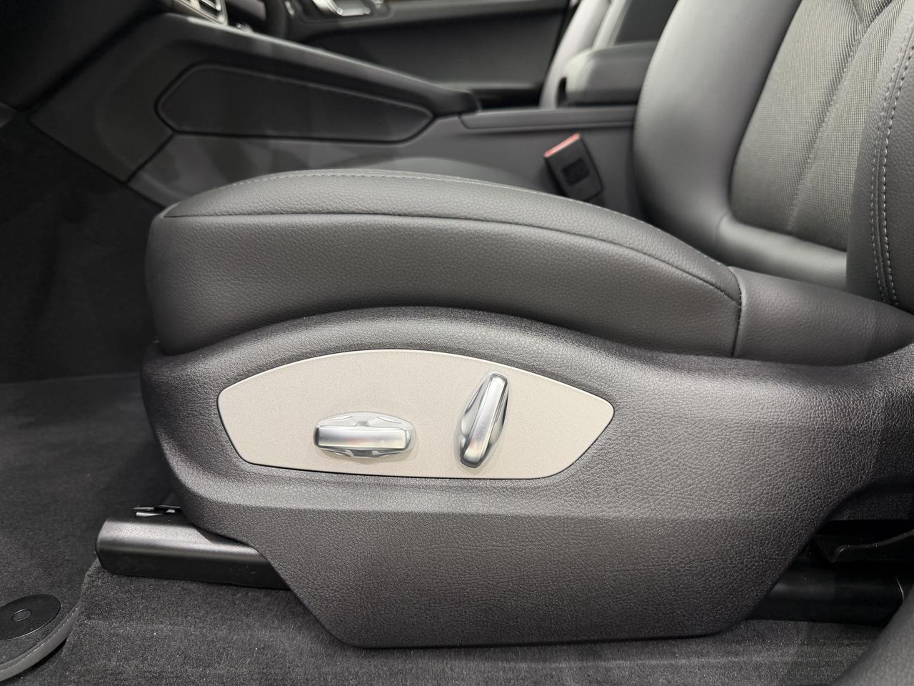 2026 Porsche Macan Newark DE