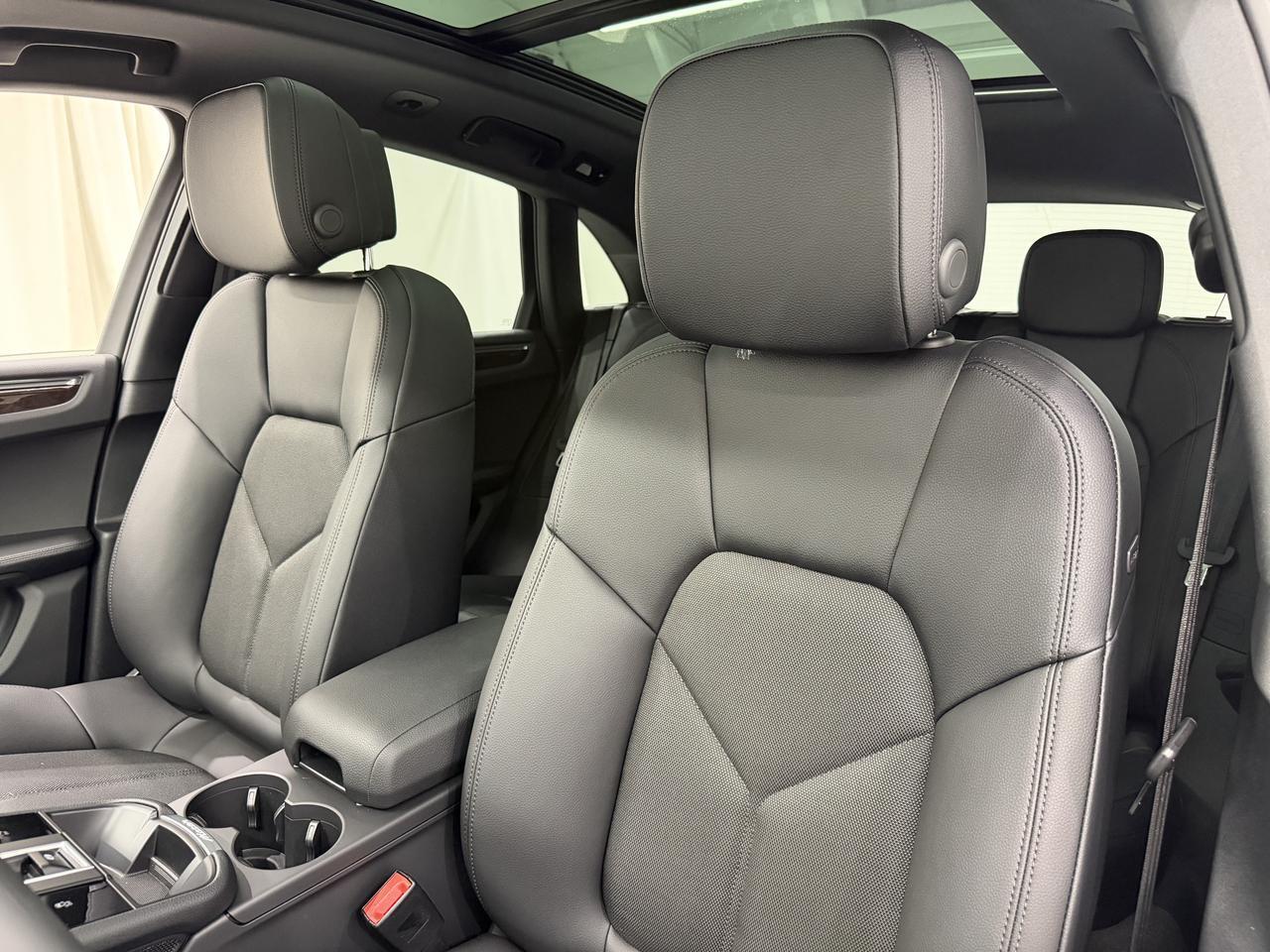 2026 Porsche Macan Newark DE