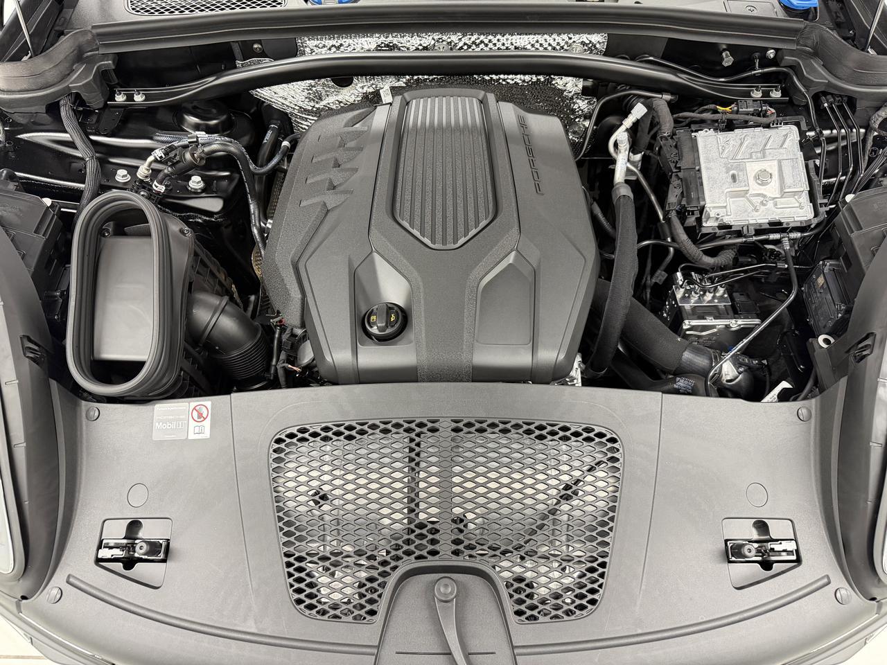 2026 Porsche Macan Newark DE