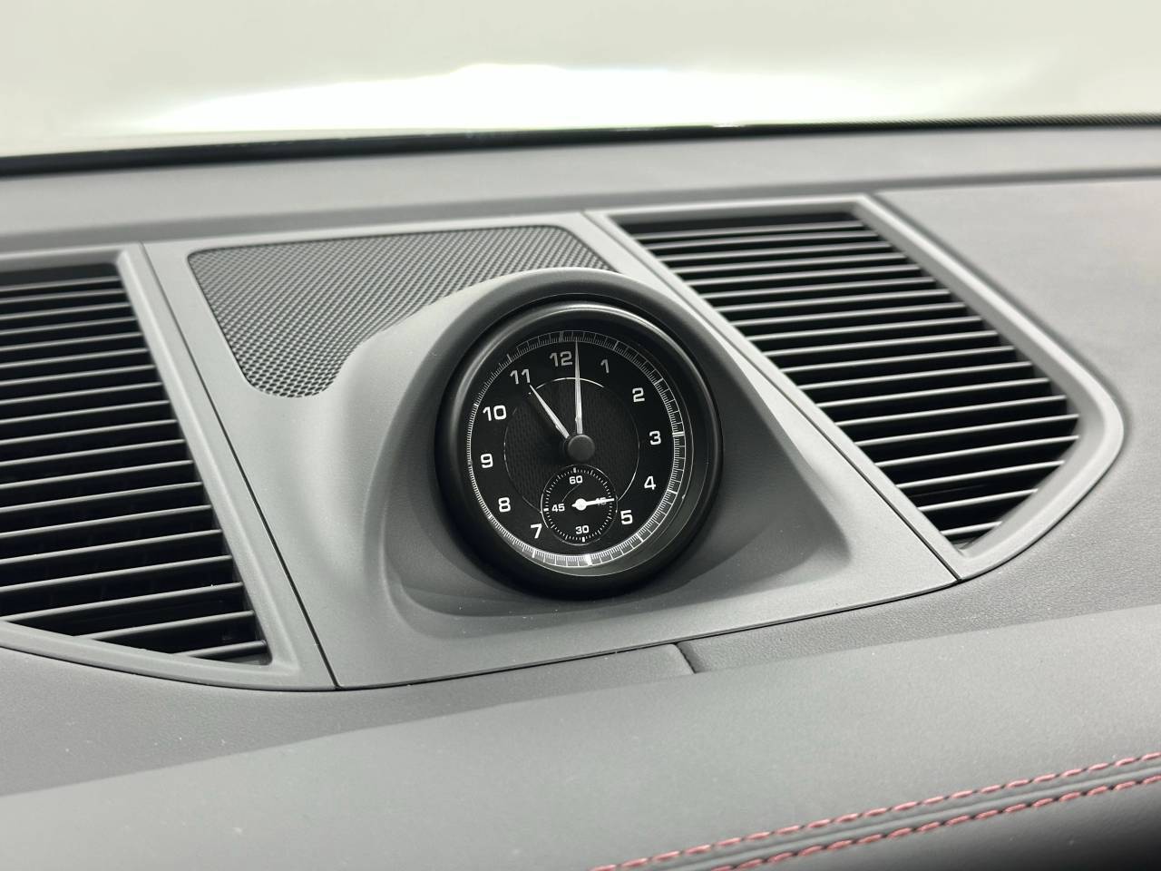 2026 Porsche Macan Newark DE