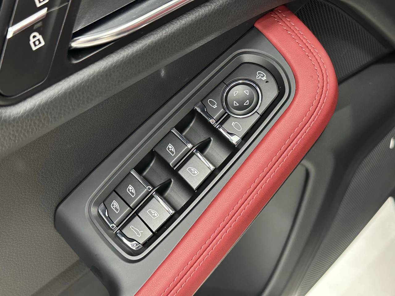 2026 Porsche Macan Newark DE