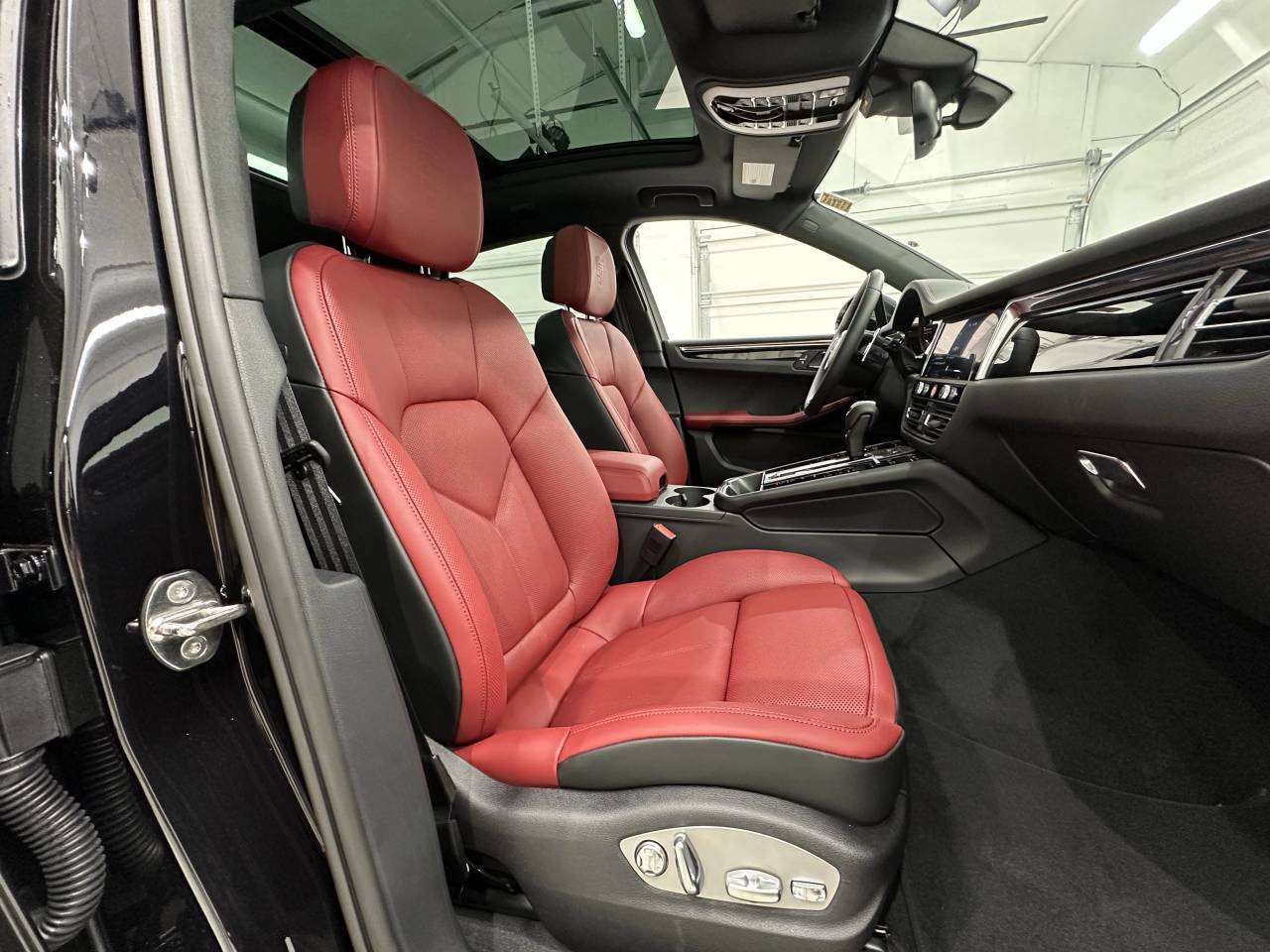 2026 Porsche Macan Newark DE