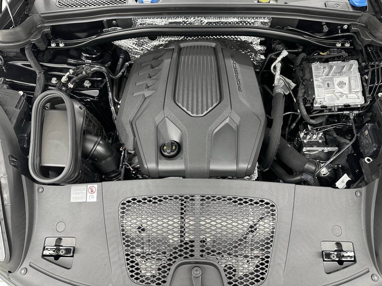 2026 Porsche Macan Newark DE