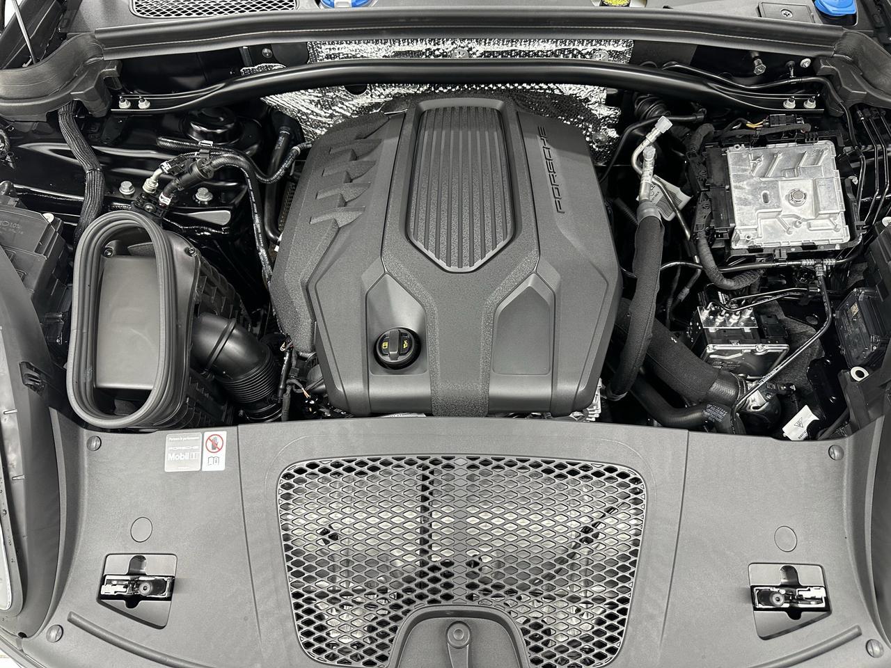2026 Porsche Macan Newark DE