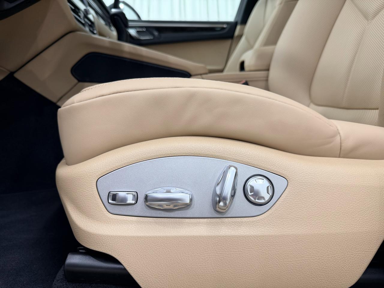 2026 Porsche Macan Newark DE