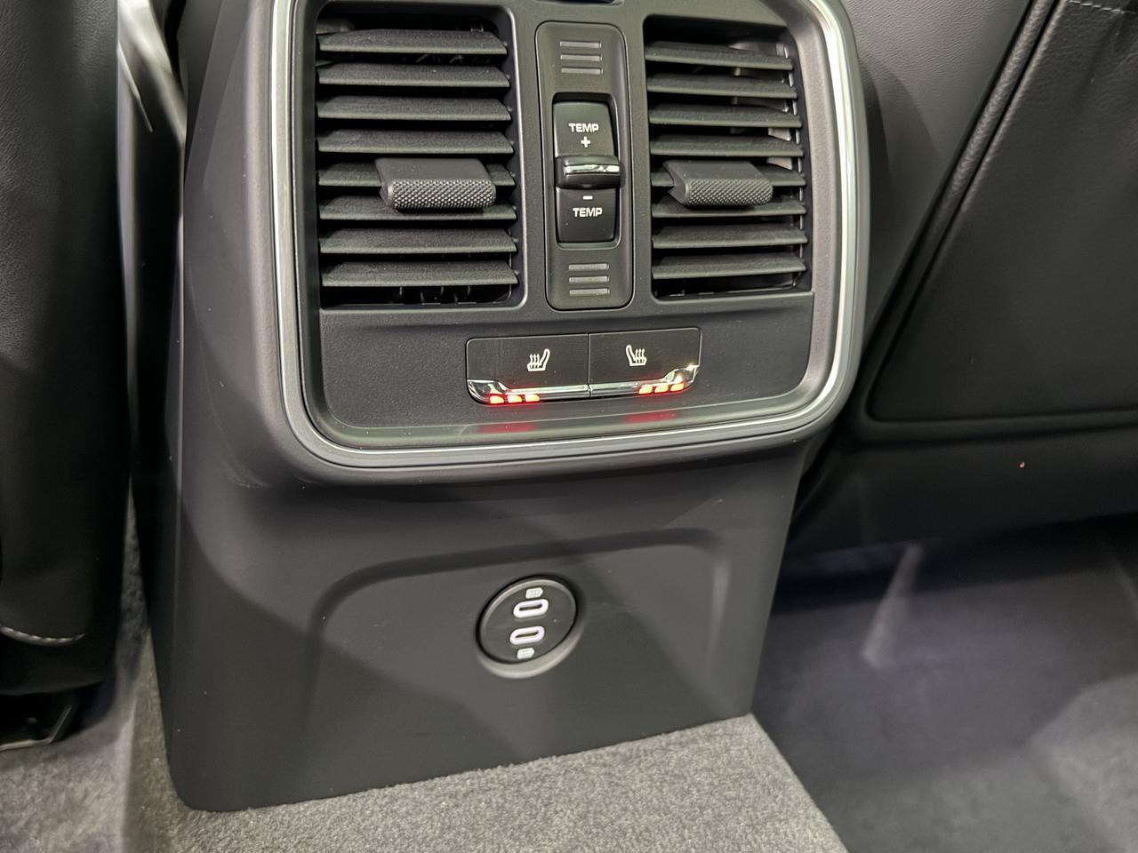 2026 Porsche Macan Newark DE
