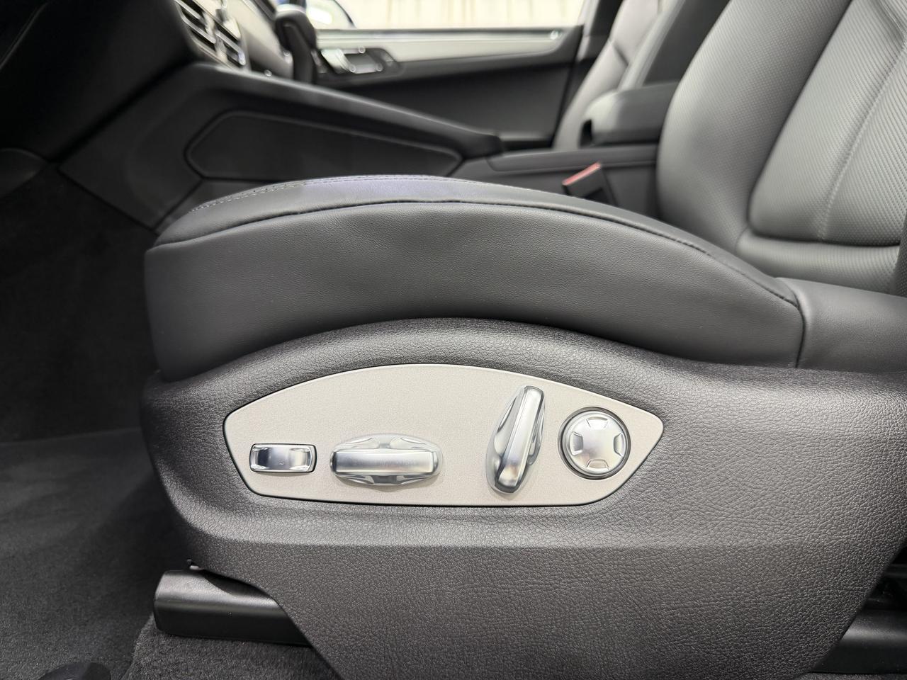 2026 Porsche Macan Newark DE