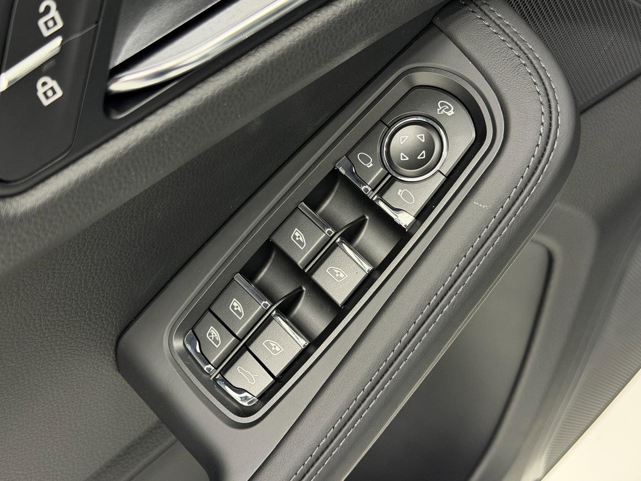 2026 Porsche Macan Newark DE