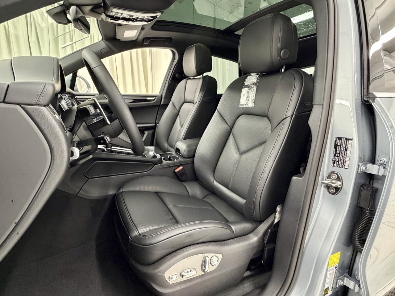 2026 Porsche Macan Newark DE