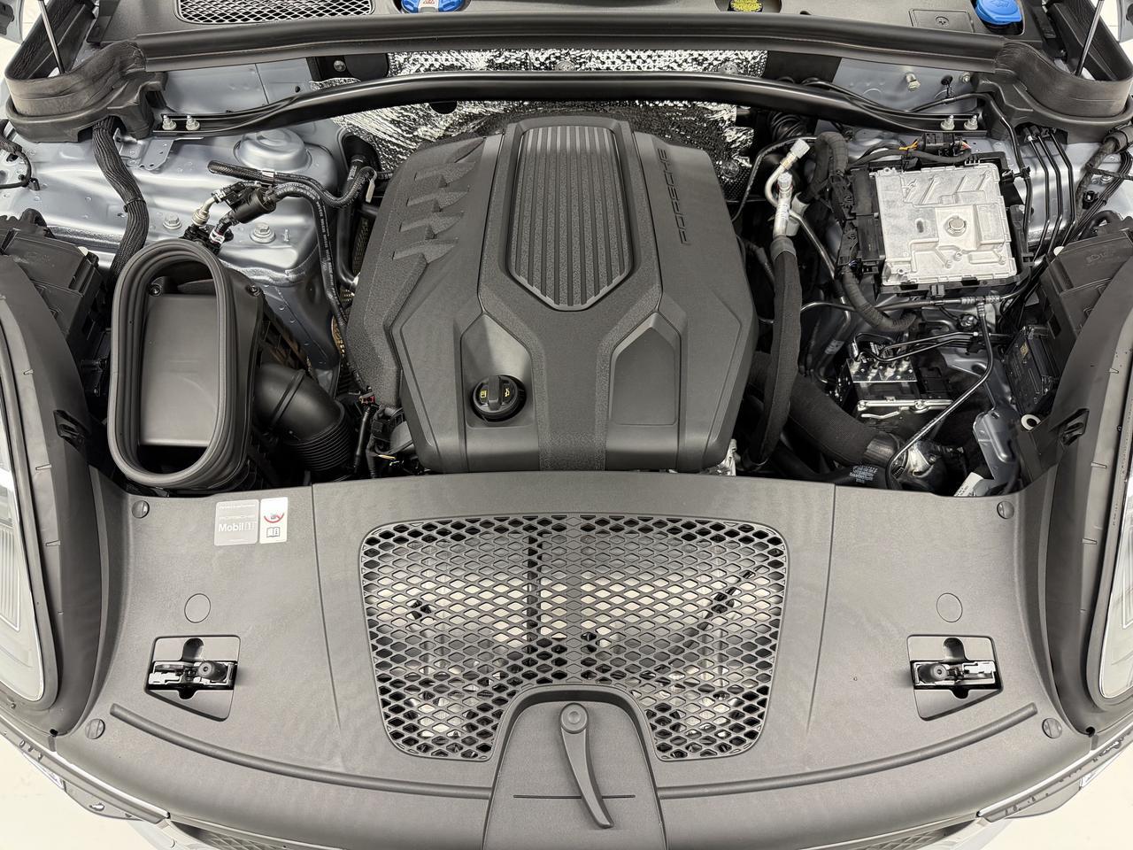 2026 Porsche Macan Newark DE