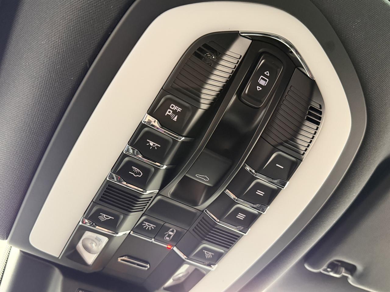 2026 Porsche Macan Newark DE