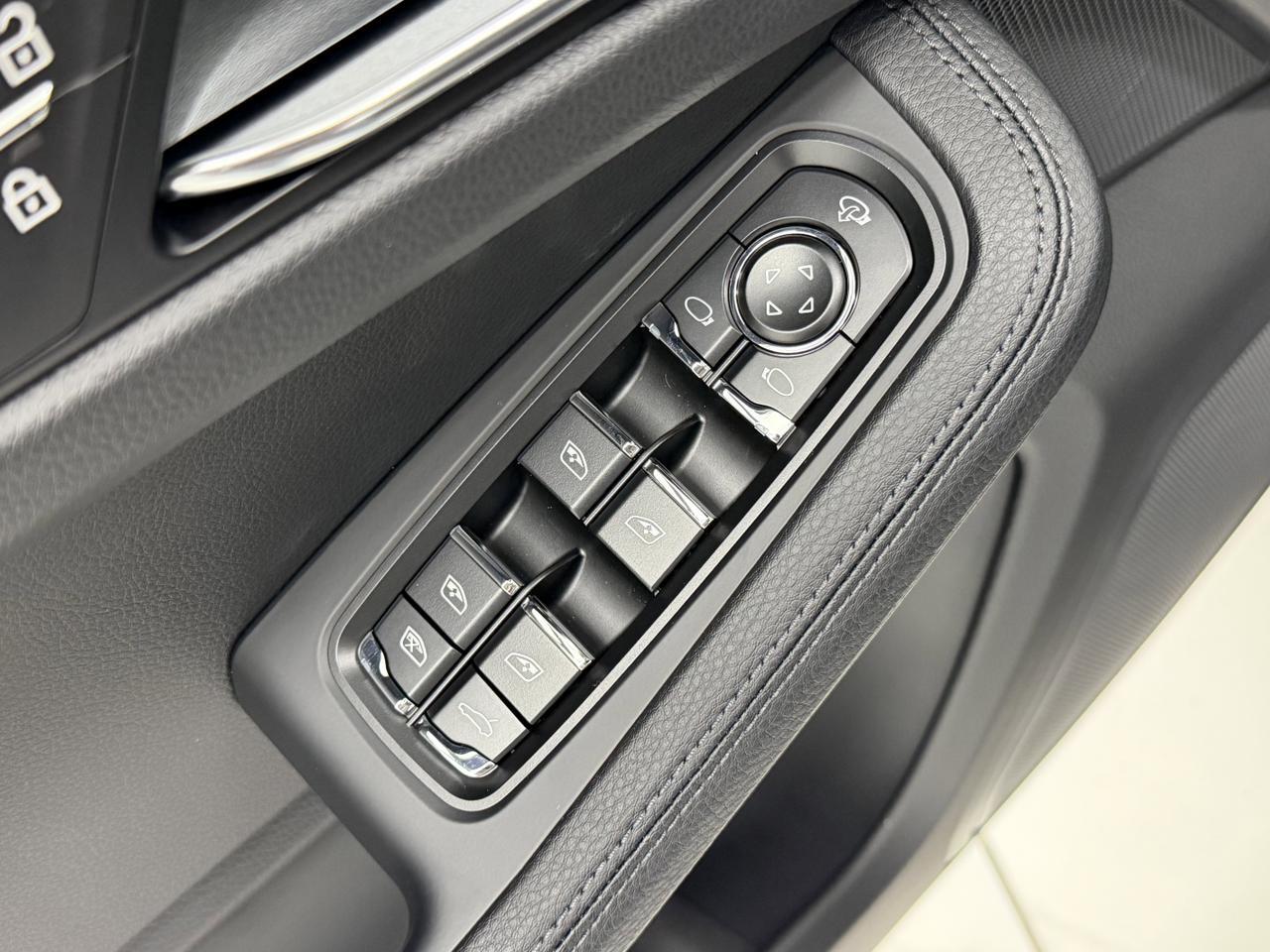 2026 Porsche Macan Newark DE