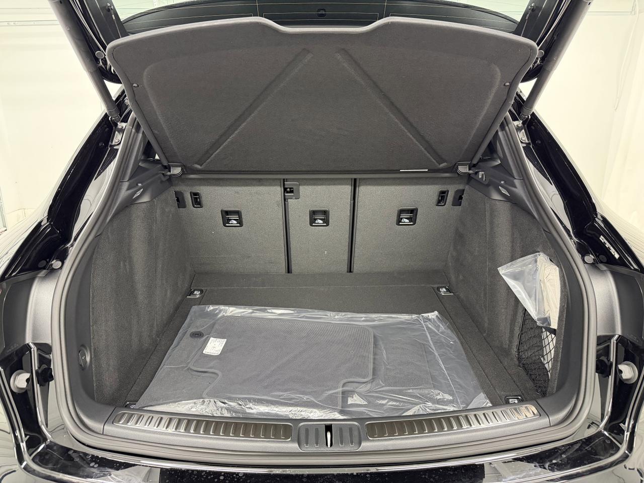 2026 Porsche Macan Newark DE