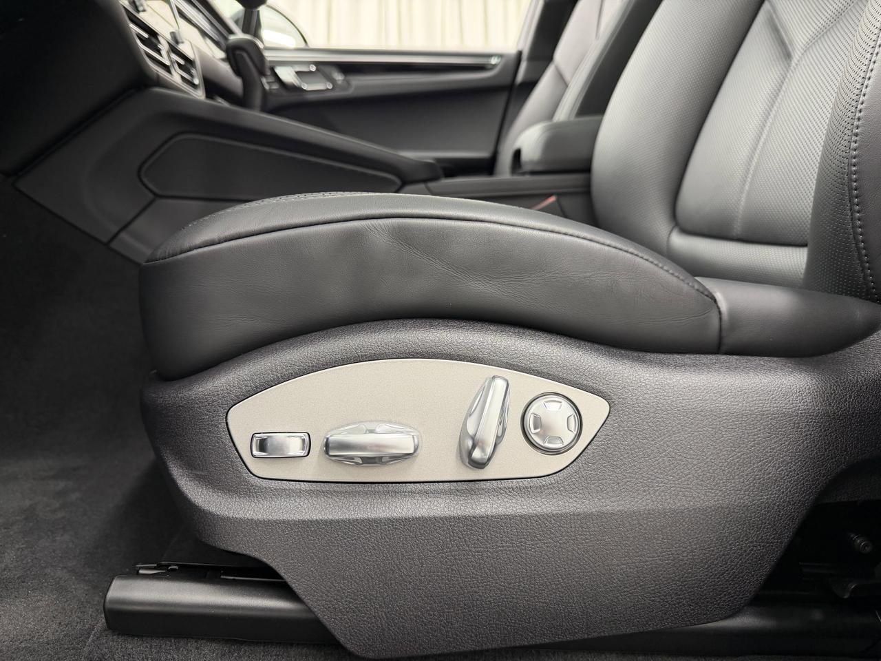 2026 Porsche Macan Newark DE