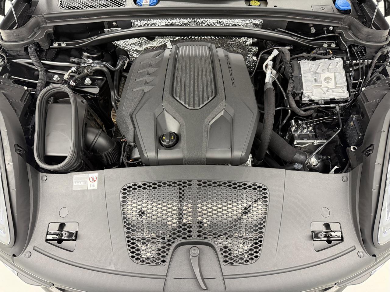 2026 Porsche Macan Newark DE