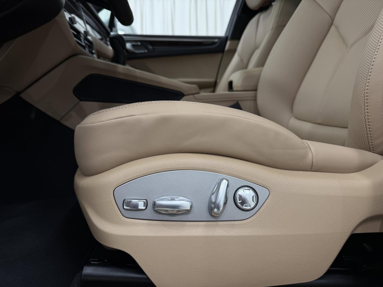 2026 Porsche Macan Newark DE