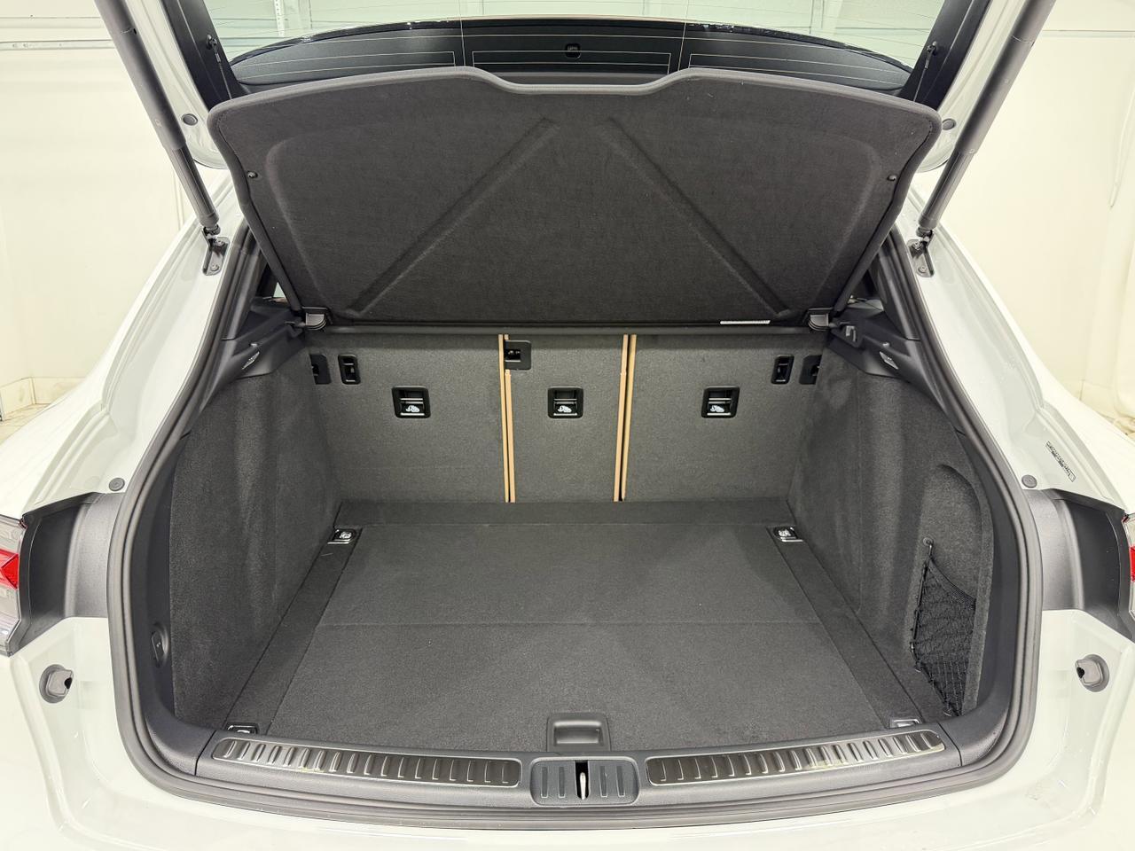 2026 Porsche Macan Newark DE